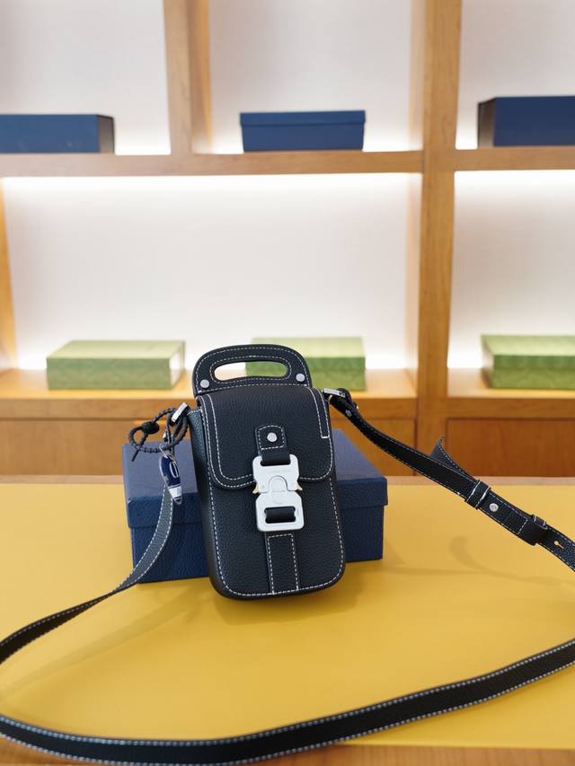 High-end crossbody shoulder bag from Dior official website Timeless iconic produ