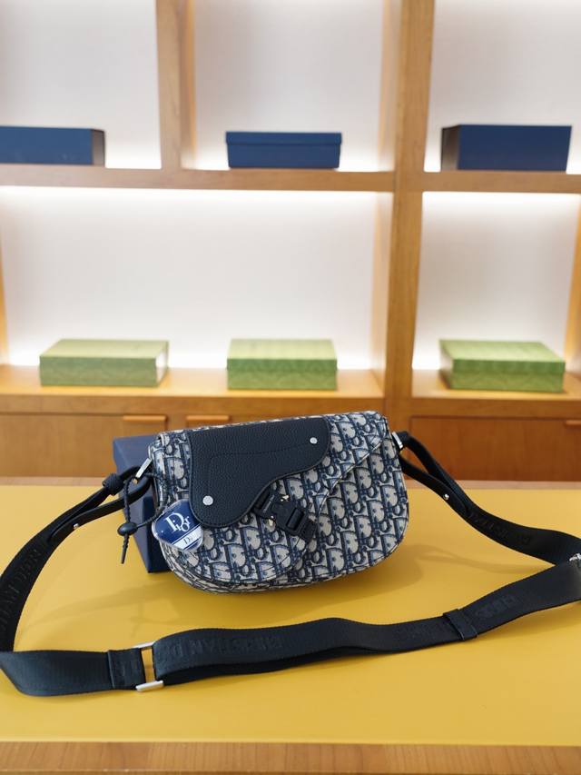 High-end crossbody shoulder bag from Dior official website Timeless iconic produ