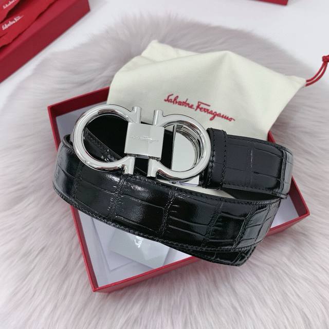 The Ferragamo classic belt series is characterized by exquisite craftsmanship, h