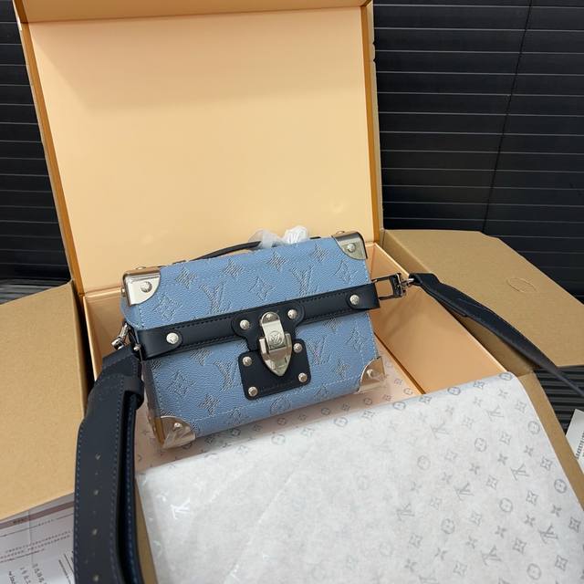 Louisvuitton Soul Trunk distressed detachable and adjustable shoulder strap lock