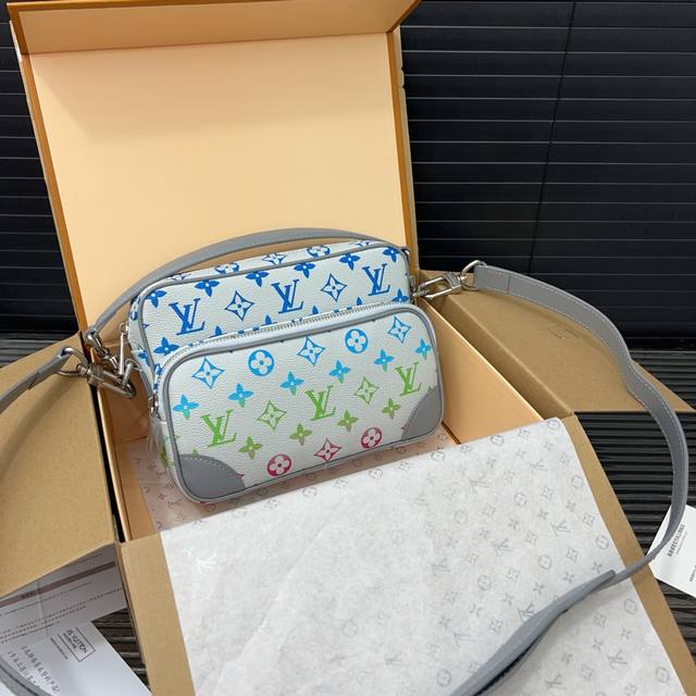 Louisvuitton Spring Capsule Off-white shoulder strap messenger bag Archive zippe