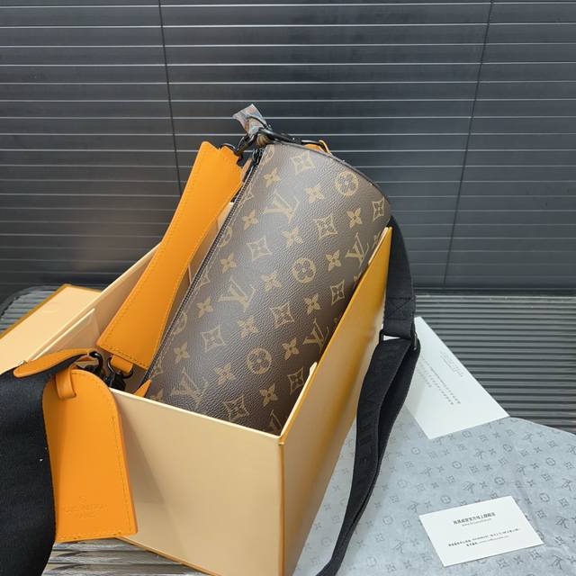 Louisvuitton Soft Polochon Orange Monogram Series Removable and adjustable shoul