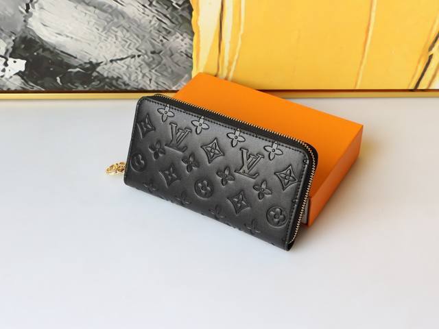 Color Black Apricot Size 19X10M81510 Zippy Wallet in fluffy lambskin with emboss