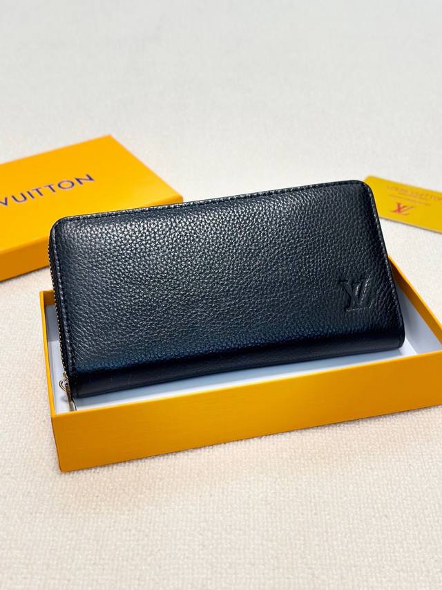 Color Black Size 19X10 Louis Vuitton's century-old classic heritage can easily p