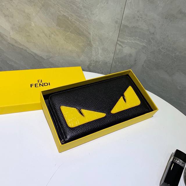 Color Black Size 21X11 Fendi new men's handbag original top layer cowhide, first