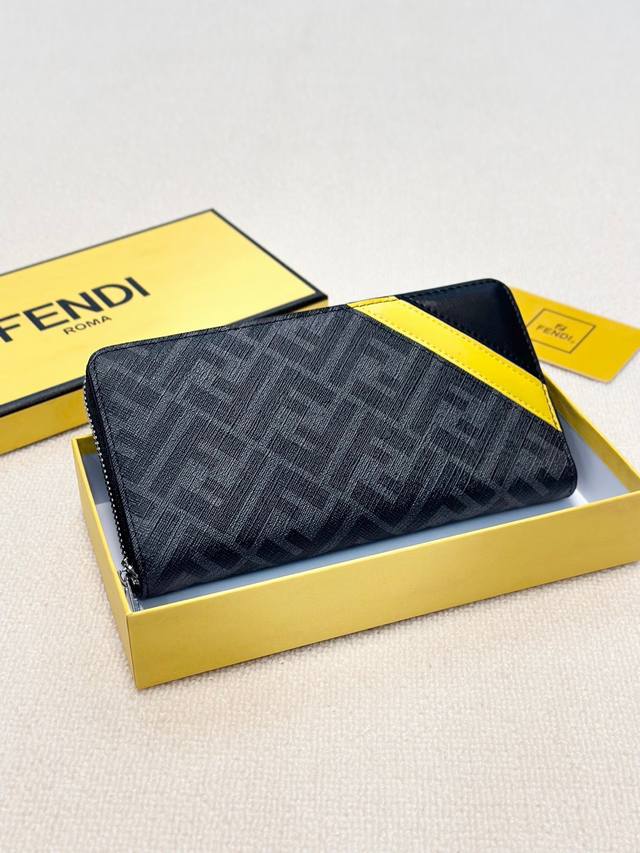 Color Black Size 21X11 Real shot of Fendi's new men's handbag original top layer