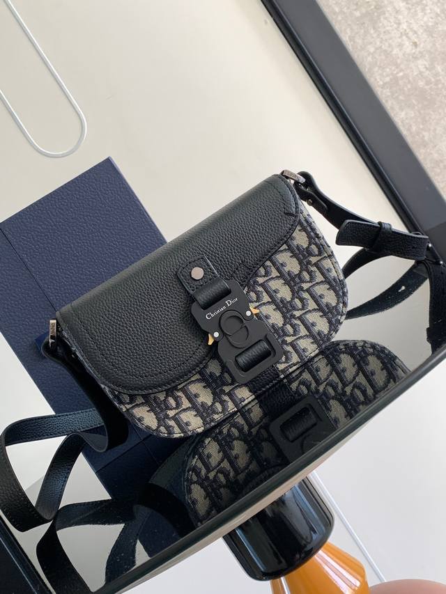 A new addition to the Spring 2023 Men's Collection, this Saddle Clutch with Shou