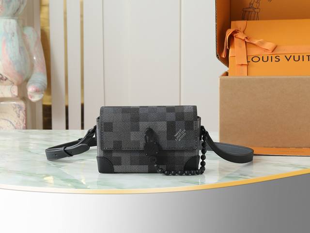 Top original home photo M14923 This Steamer mini handbag presents Pharrell Willi