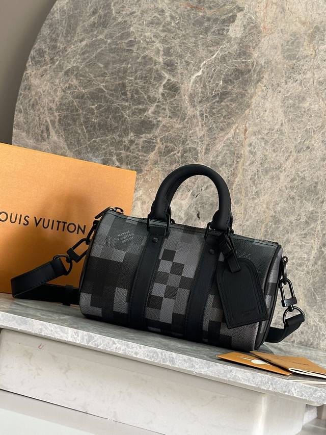 P 163C01 Dynamic Chip Top Original Keepall Bandouli
