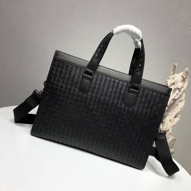Bottega Venet men's top-level custom briefcase is well-known even without the lo