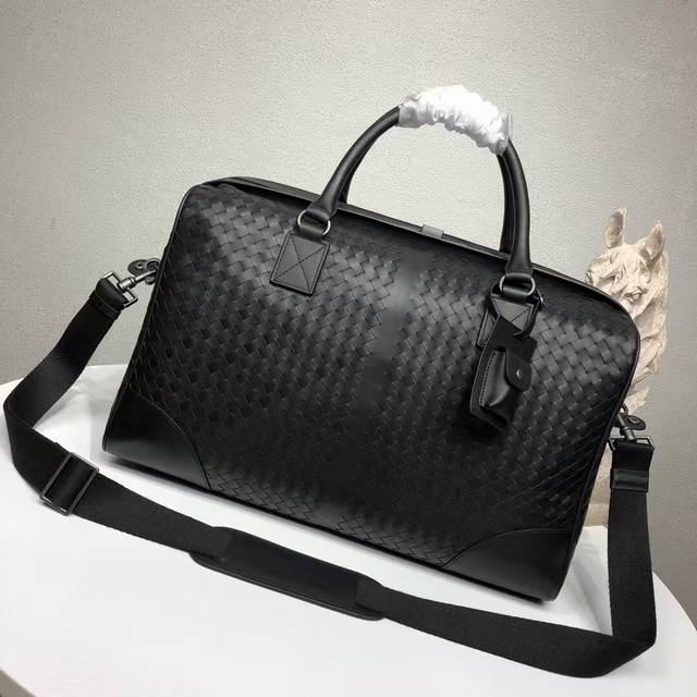 Bottegaveneta's new woven handbag, one-shoulder crossbody travel bag, the fully