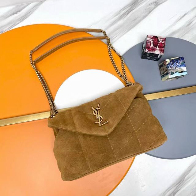 Loulou Puffer Matte_29Cm Loulou Puffer quilted space bag, made of 100% cowhide,