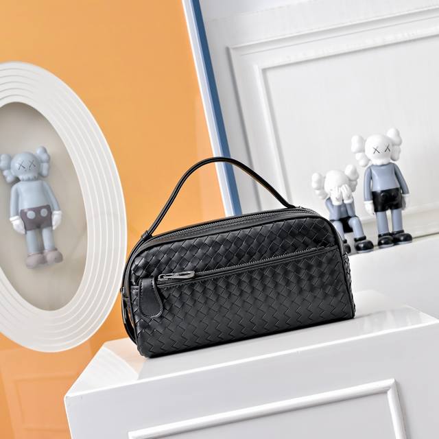Bv upgraded version Bottega Veneta latest Bv cosmetic bag official website synch