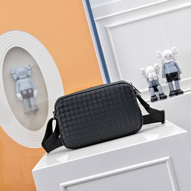 Bv upgraded version Bottega Veneta latest Bv crossbody bag clutch official websi
