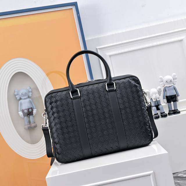 Bv Bottega Veneta upgraded version of the latest Bv briefcase official website s
