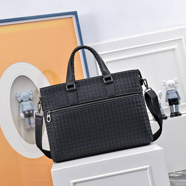 Bv Bottega Veneta upgraded version of the latest Bv briefcase official website s