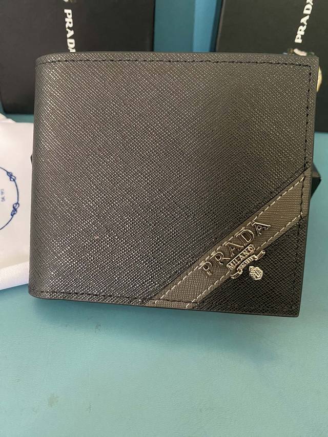 Prada men's short oil-edged new standard wallet latest style, official website s