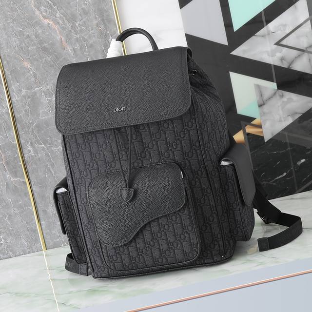 This Saddle backpack features a stylish and original design that reflects the st