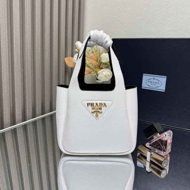 Top original 2025 latest model basket tote bag mini 1Ba349 gold buckle has arriv