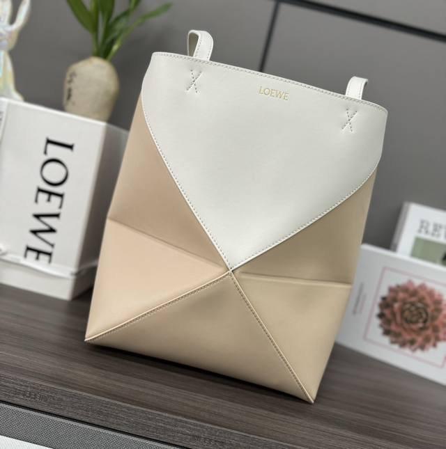 Lw's new small color-blocked shiny cow leather Puzzle Fold Tote takes the iconic