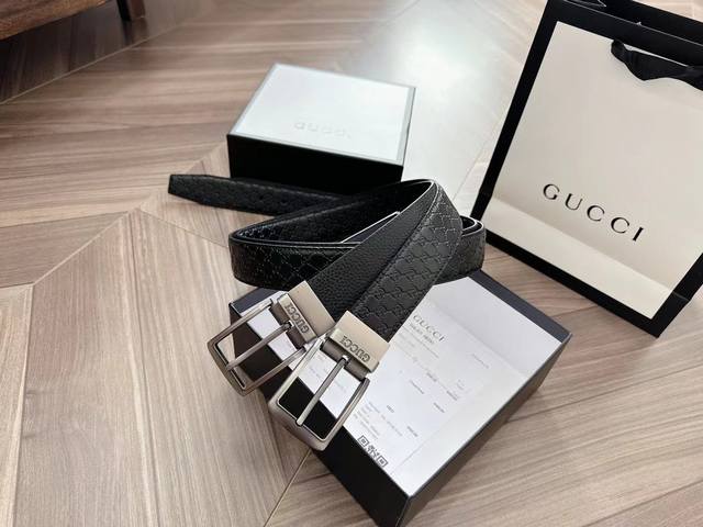 Gucci's new interlocking G buckle is deeply influenced by the brand's brilliant