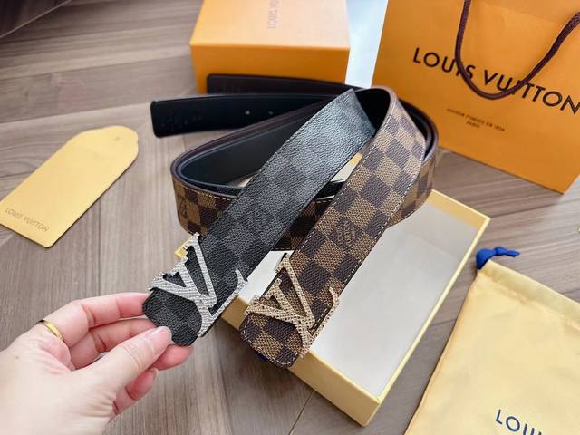 New pure leather Louis Vuitton is the world's largest high-end fashion holding c