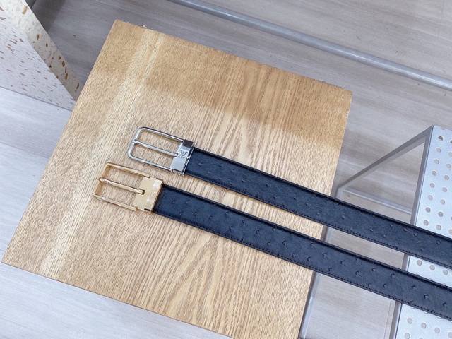 Pin buckle Louis Vuitton is the world's largest high-end fashion holding company