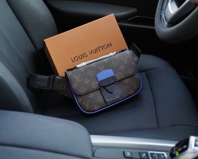 High-end version of Louis Vuitton's official website. Single-shoulder crossbody