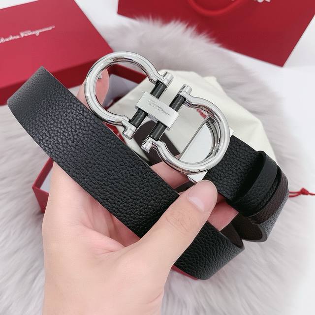 The Ferragamo classic belt series is characterized by exquisite craftsmanship, h