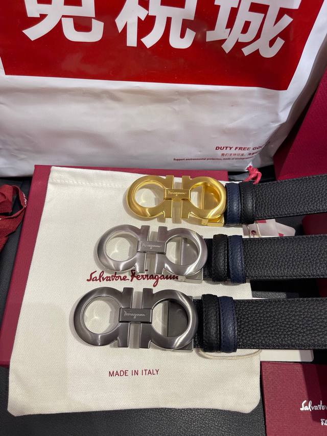 The first choice is Ferragamo Ferragamo belt, which perfectly combines modern de