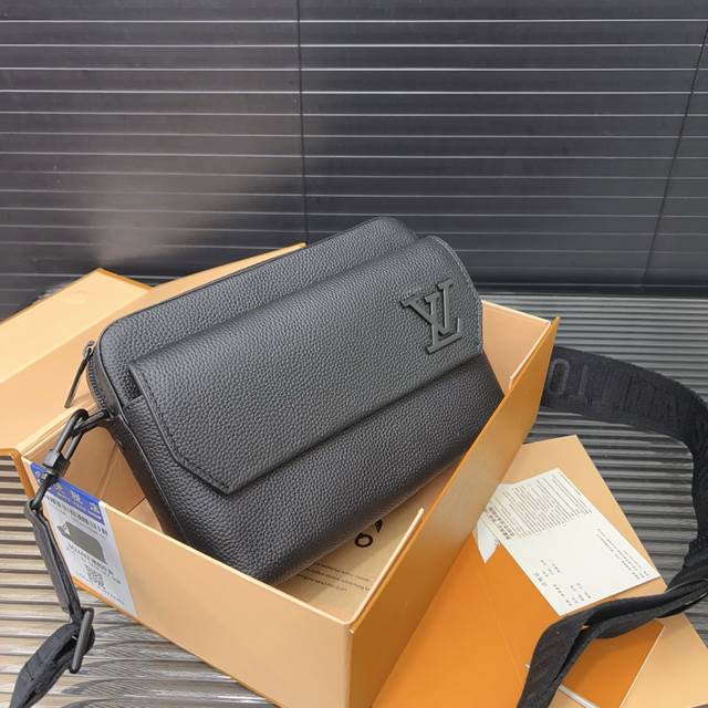 Louisvuitton leather version Fastline messenger bag crossbody bag unisex real sh