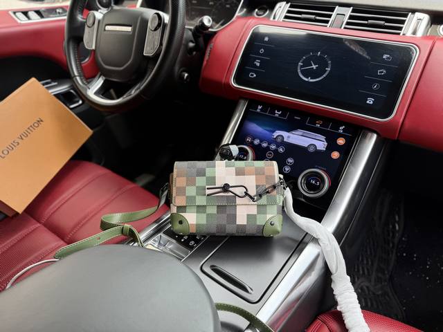 High-end new "Louis Vuitton" LV shoulder bag Louis Vuitton shoulder bag M83172 L