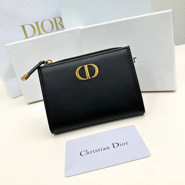 Dior D28 Color Black Size 11.5*9*2 The latest model from Dior is now available!