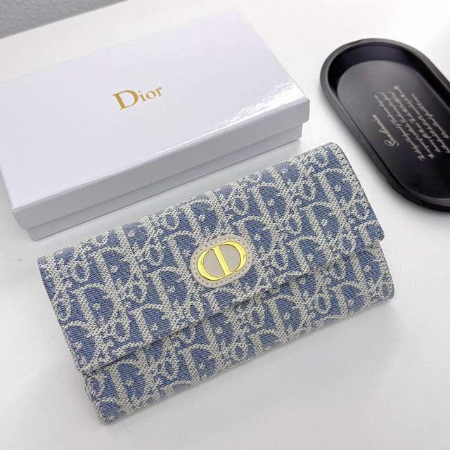 Dior 0938 Creamy white color Creamy white Size 19*10.5*3.5 The latest model from