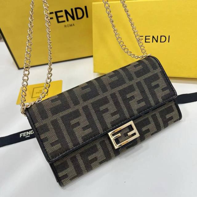 Fendi 2605 Color Black Brown Size 19*10.5 Fendi counter synchronization, shoulde