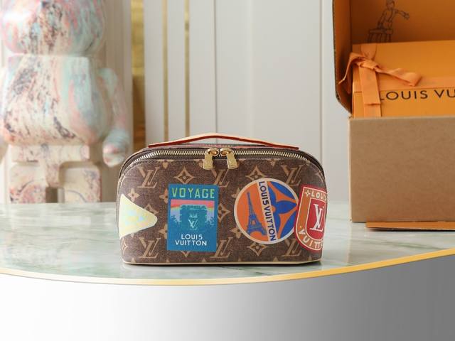 Top original single home real shot M14744 old flower badge toiletry bag cosmetic