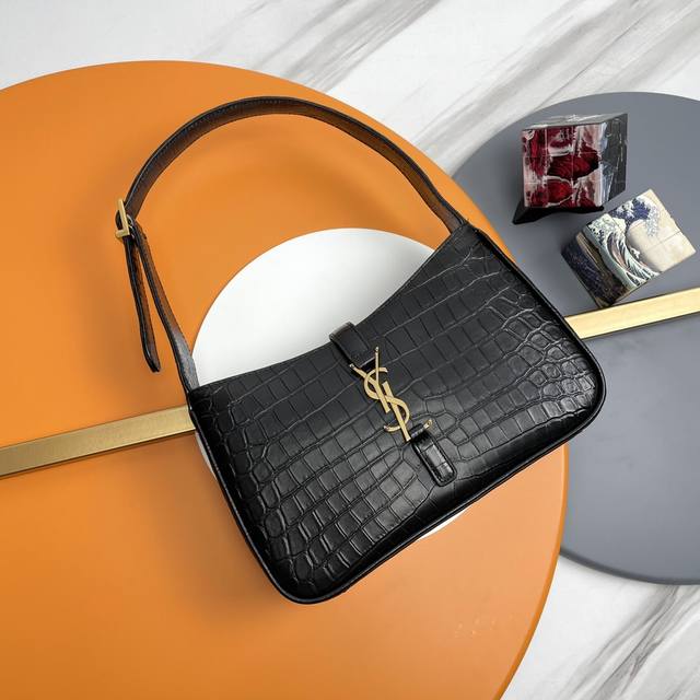 Crocodile pattern & underarm bag Original crocodile pattern cowhide_ New spring