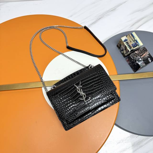 original black silver buckle#, crocodile pattern, is here! It