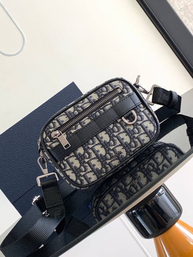 A practical and compact version of the classic Safari messenger bag with shoulde