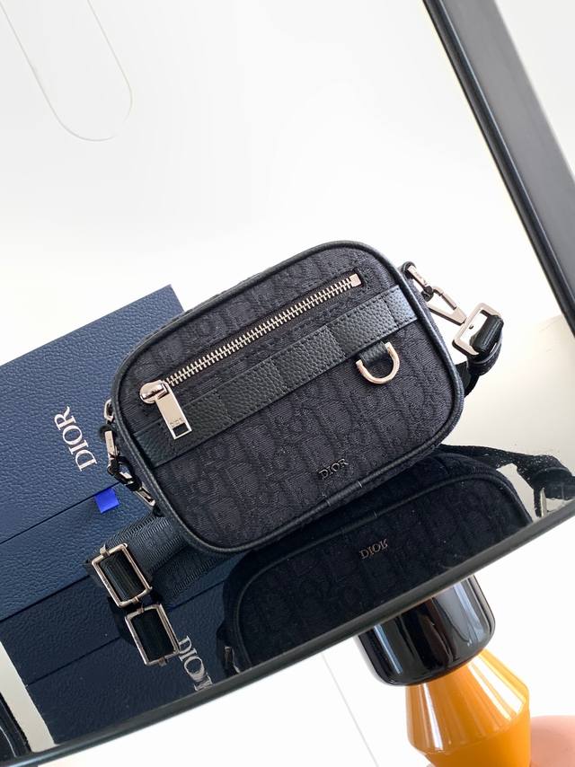 A practical and compact version of the classic Safari messenger bag with shoulde