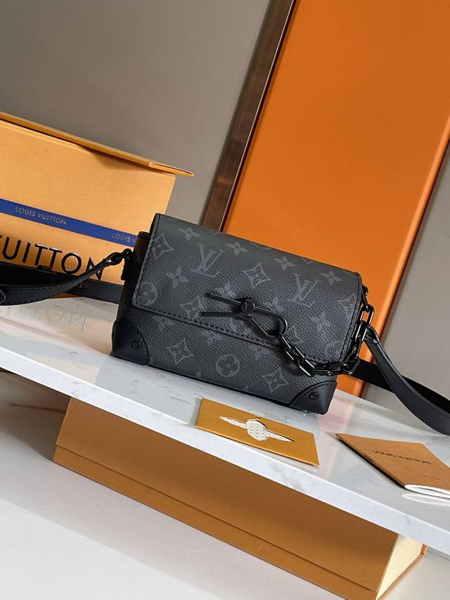 Top-grade original design, all-steel hardware. This Steamer mini handbag is made