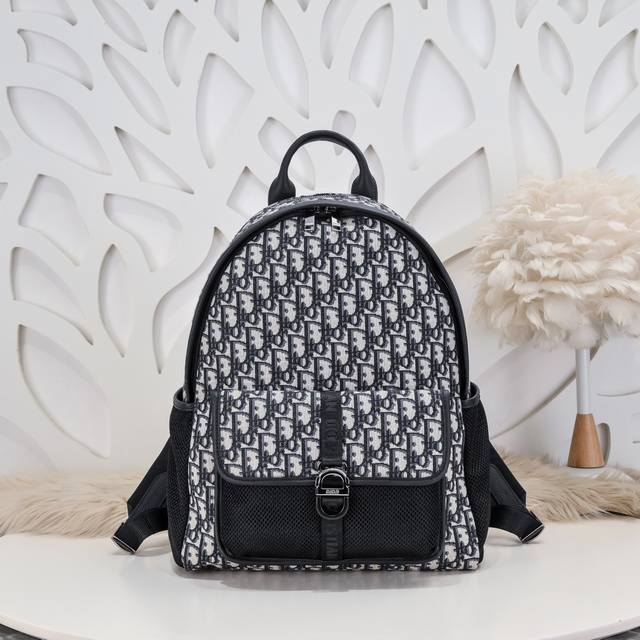 Dior - Dior counter's latest spring backpack official website is made of iconic