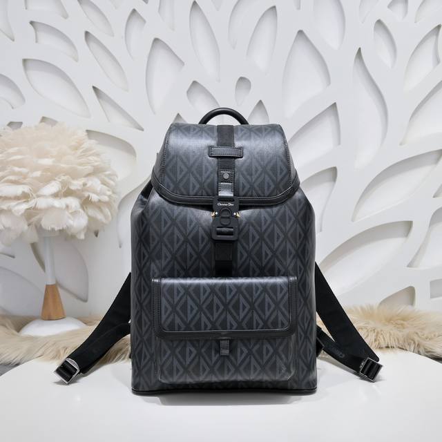Dior - The latest men's backpack from Dior counters. Original quality from the o