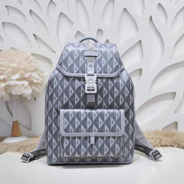 Dior - The latest men's backpack from Dior counters. Original quality from the o