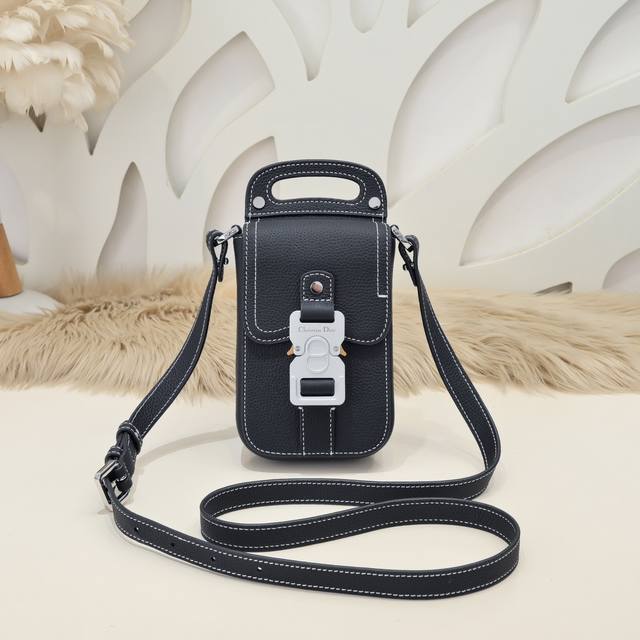 Dior - Dior's latest mobile phone bag and shoulder bag. Original quality. This s