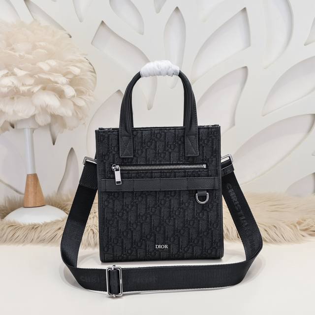 Dior - The latest handbag from Dior counters. The original quality is synchroniz