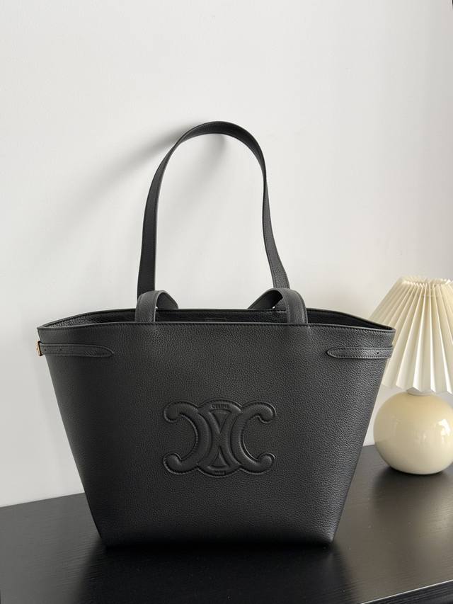 Ce* Anais mini tote {new size} Practical and compact tote A great item for styli