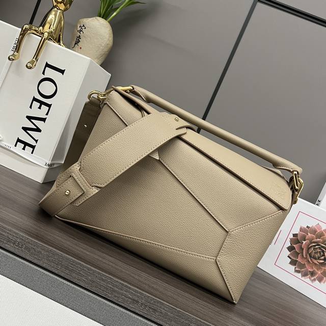 Lw Medium Grained Calf Leather Puzzle Handbag New color 's debut handbag* The cu