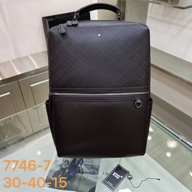 The latest Montblanc backpack, imported top-grade original leather, comfortable