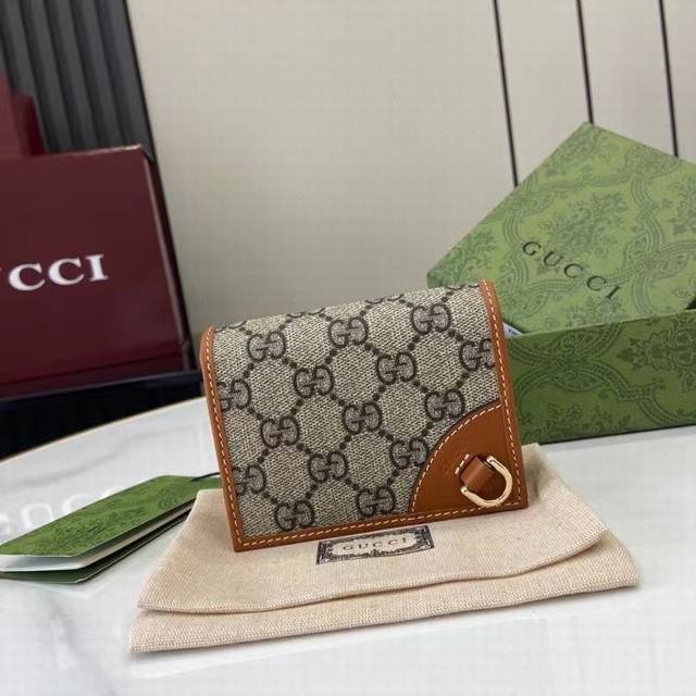 Premium Gg Emblem Mini Wallet The new Gg Emblem collection reinterprets the bran